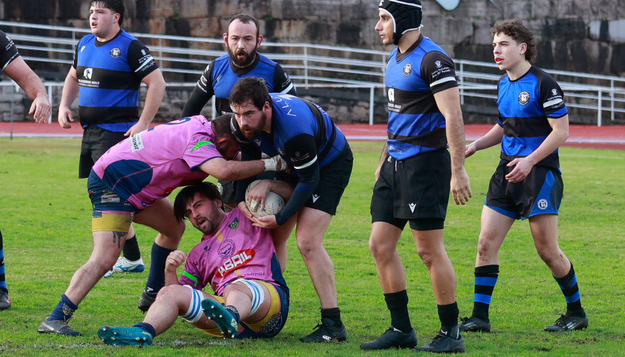 Os Ingleses durante el encuentro ante Ourense en Fontecarmoa