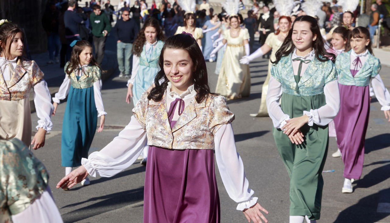 Participantes en el desfile de carnaval de Sanxenxo del 2025