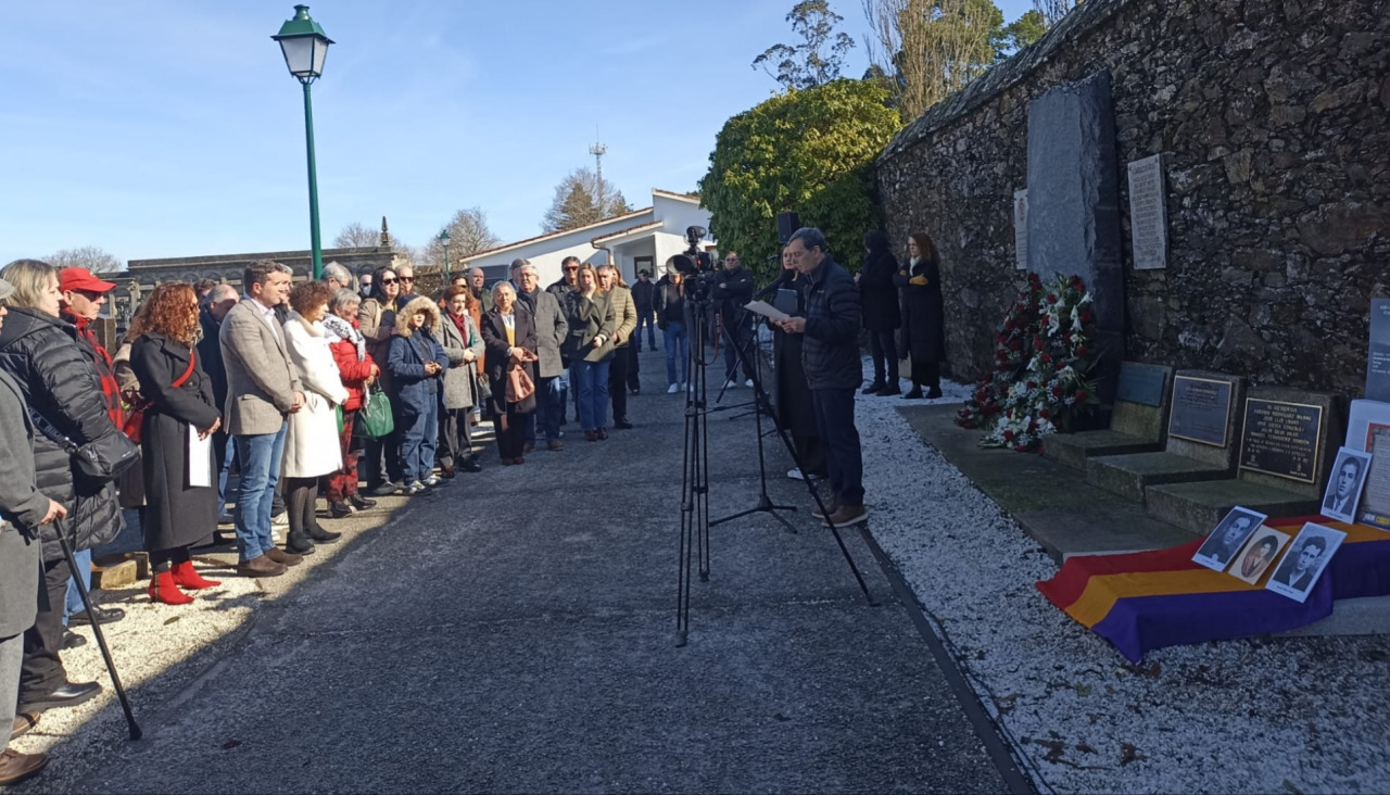 El cementerio de Boisaca, en Santiago de Compostela acogió el acto central de las jornadas en recuerdo de los ocho boirenses fusilados en 1937 por la represión franquista