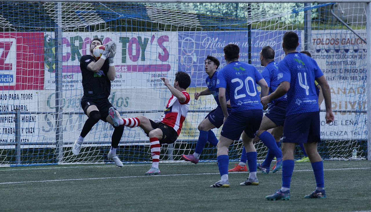 Álex Rey volvió a marcar y sigue enrachado