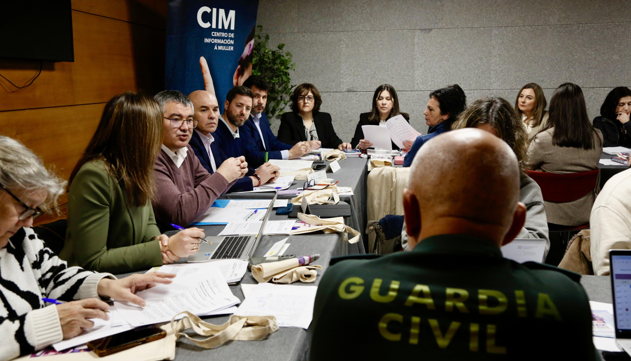 Participantes en la III Mesa Comarcal de Coordinación contra a Violencia de Xénero
