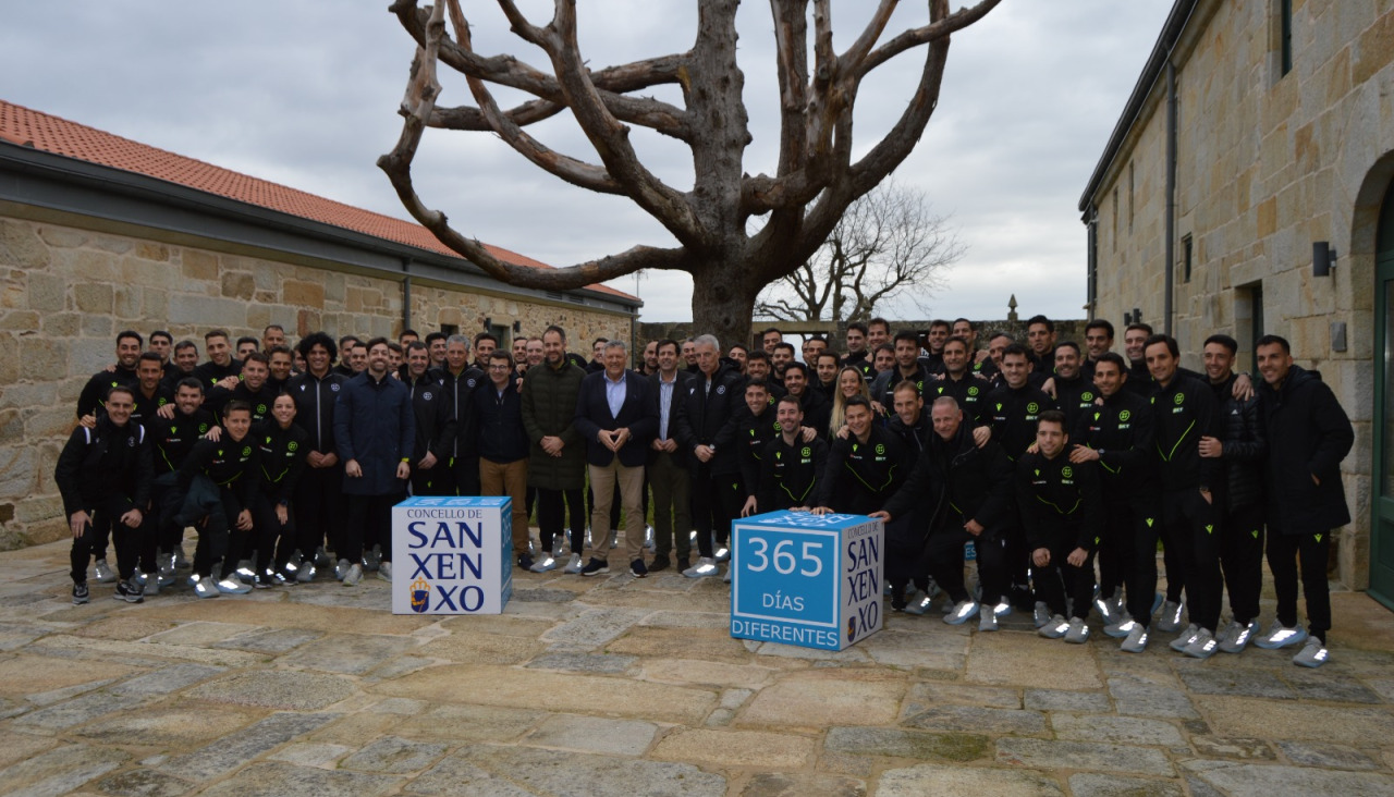 Los árbitros de Segunda División visitaron esta mañana el Pazo de Quintáns.