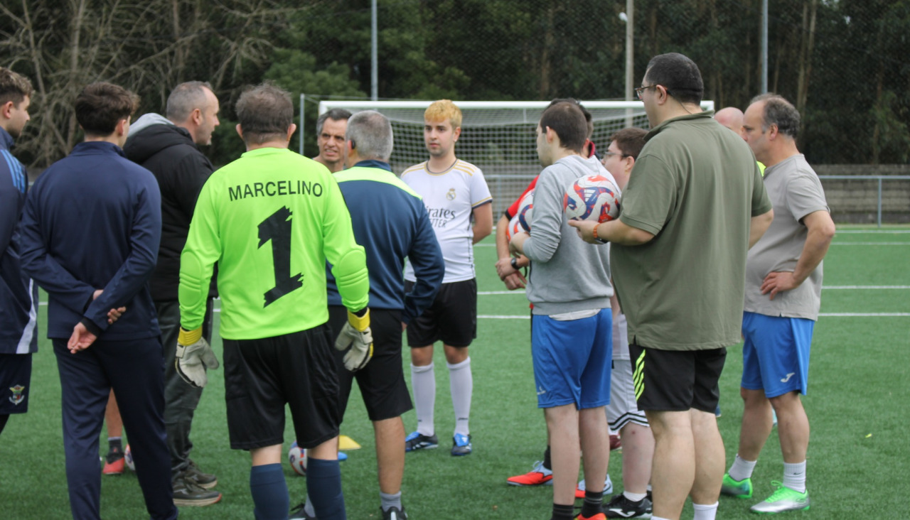 El equipo Genuine durante su primer entrenamiento
