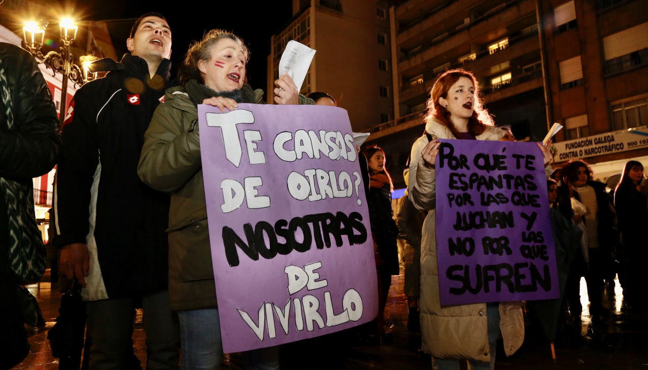 Asistentes a una manifestación del 8-M en O Salnés