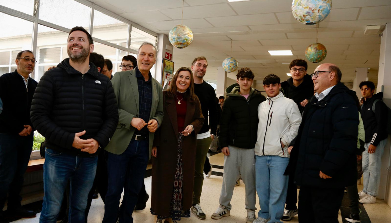 La visita de autoridades al centro, encabezadas por el delegado territorial de la Xunta