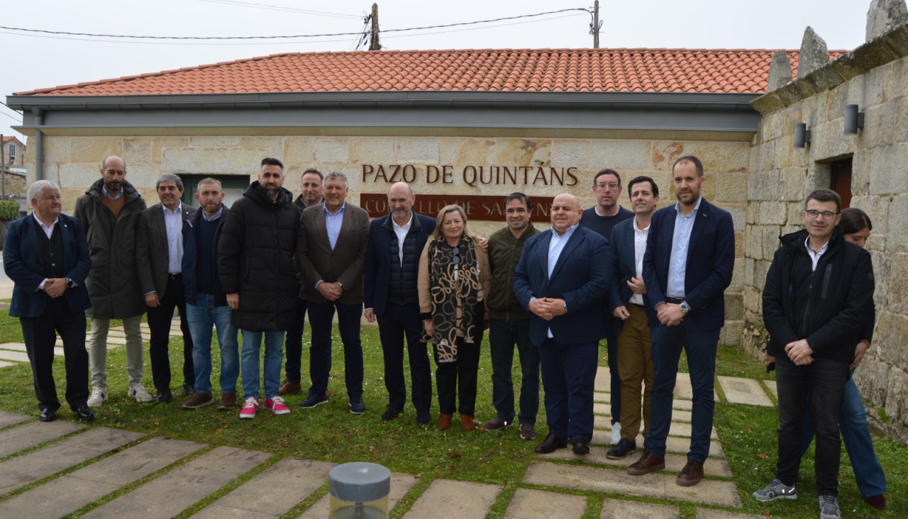Los representantes de los clubes de Sanxenxo también estuvieron presentes en el acto del Pazo de Quintáns