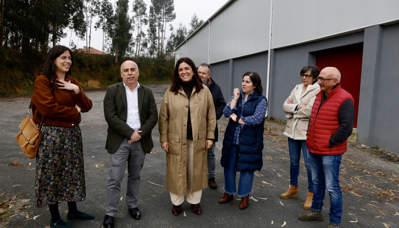 Las autoridades, durante la visita de ayer 