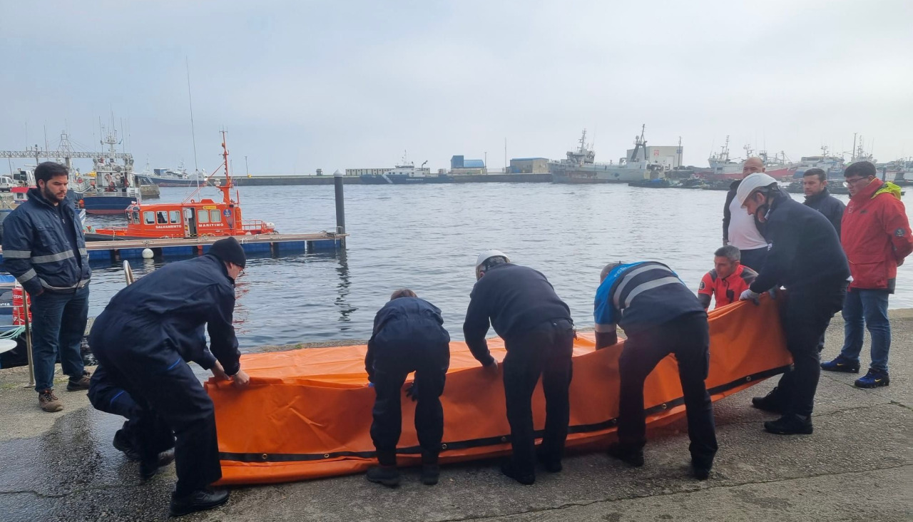 Jornada de formación teórico-práctica en el puerto de Ribeira 