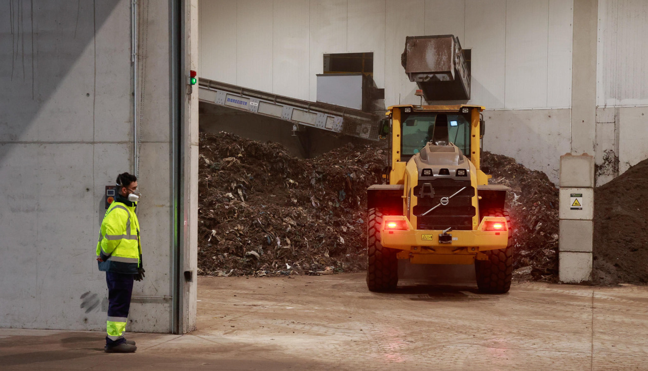 Interior de la planta de biorresiduos de Baión