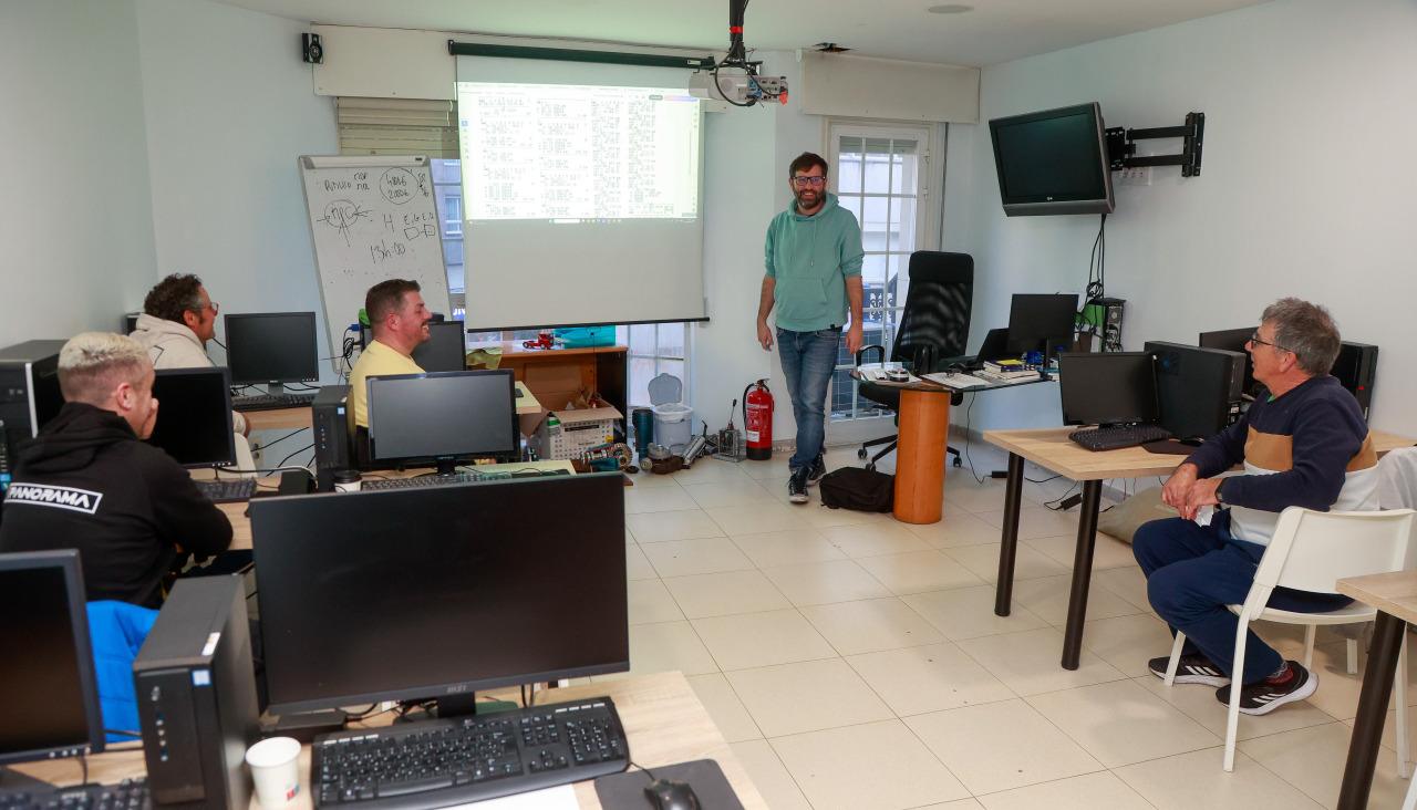 Impartición de un curso en la Autoescuela Sálvora de Vilagarcía