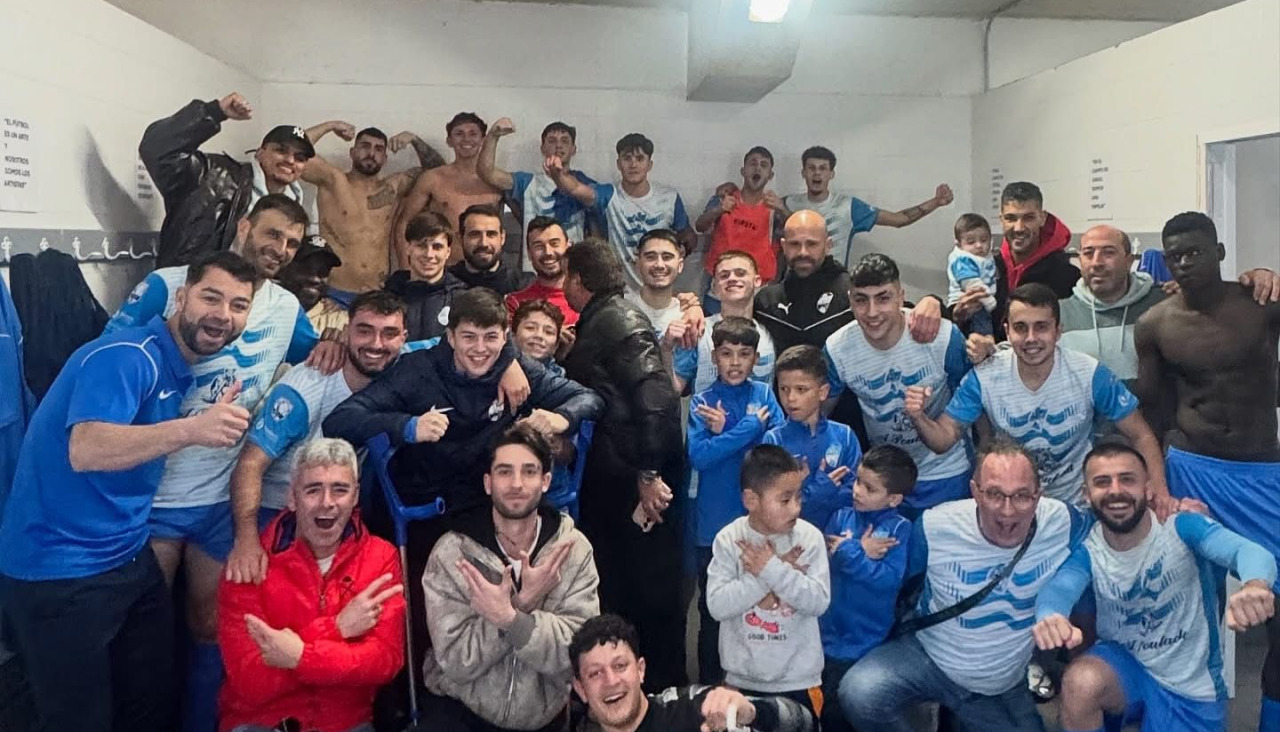 Los jugadores celebran la victoria