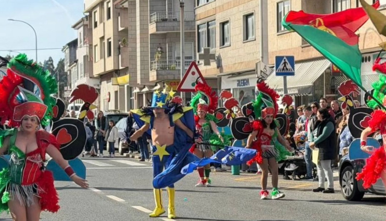 Una de las comparsas participantes en Cuntis