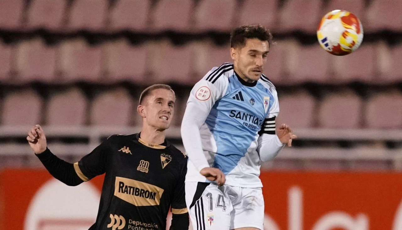 La diferencia en la tabla entre Compostela y Arosa se queda en sólo tres puntos