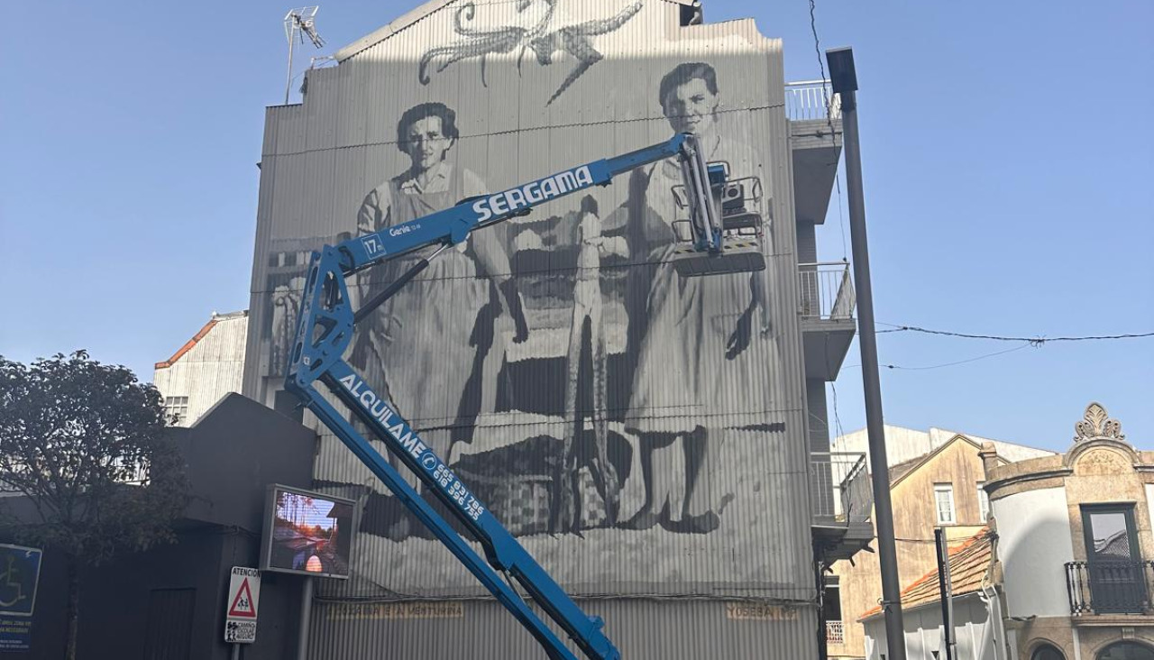 Reparación del mural de las dos peixeiras en O Grove