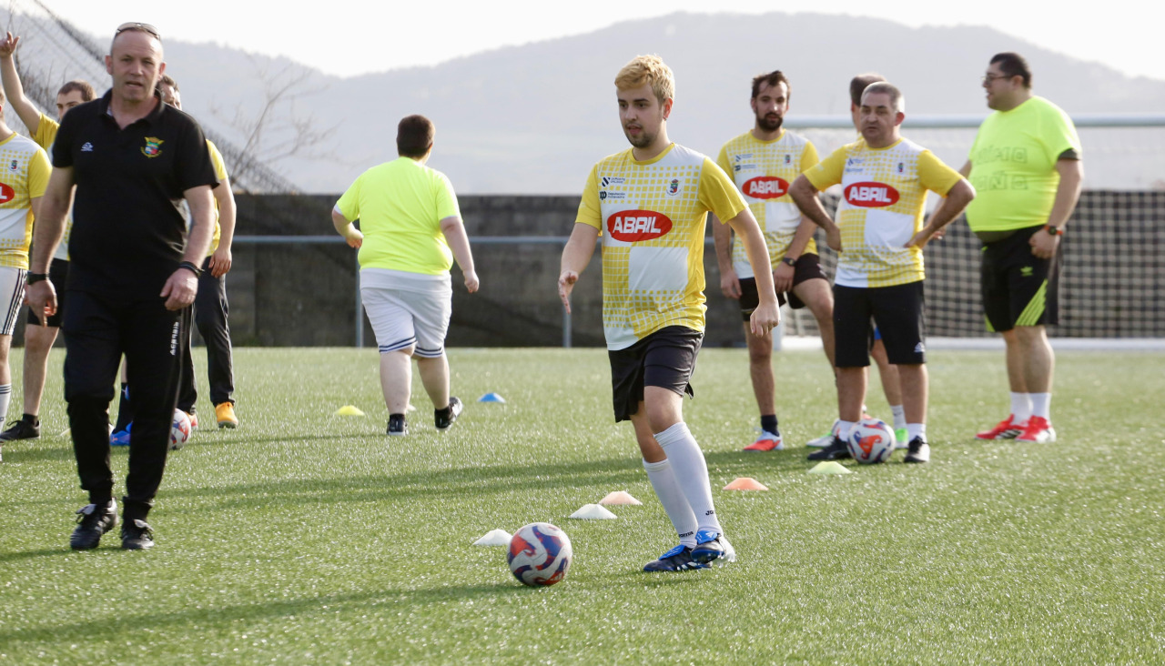 El Vilagarcía apuesta por el deporte inclusivo para personas con discapacidad de diferentes edades