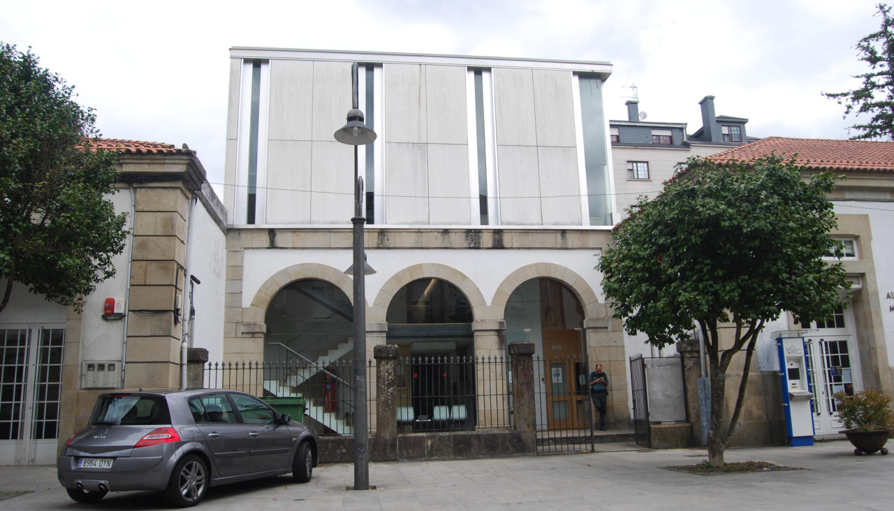 Fachada de los Juzgados de Caldas de Reis