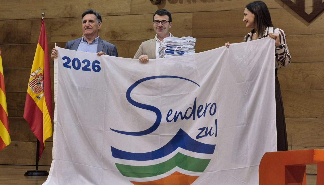 El concejal de Turismo, Juan Deza, recogió los galardones de Senderos Azules