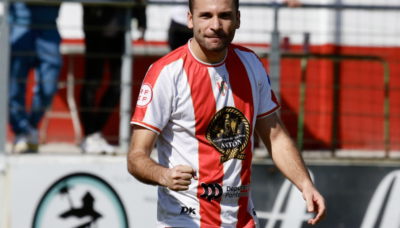 Adri Rodríguez es el pichichi de la liga con 13 tantos