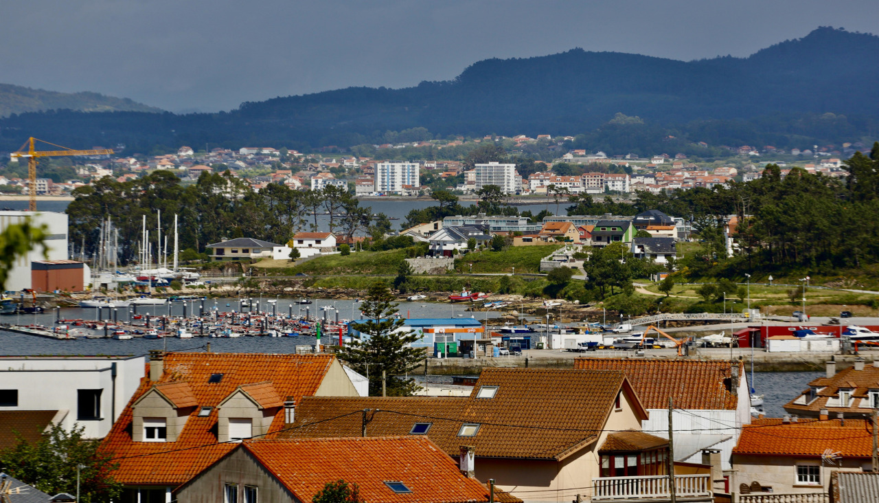 Vista hacia la zona de O Xufre y O Cabodeiro, donde esta tasa de población residente autóctona es mayor en la localidad de A Illa de Arousa