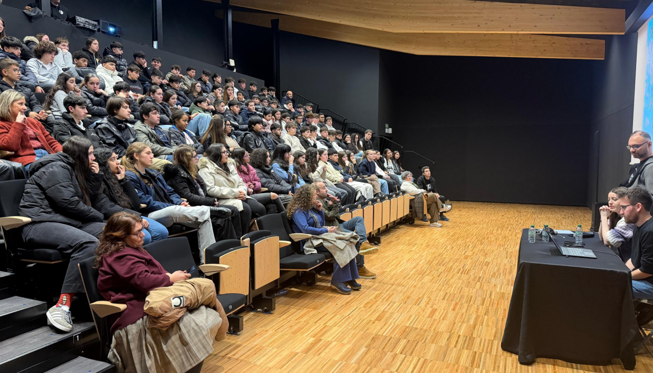 La jornada divulgativa se desarrolló en la sala polivalente del auditorio ribeirense