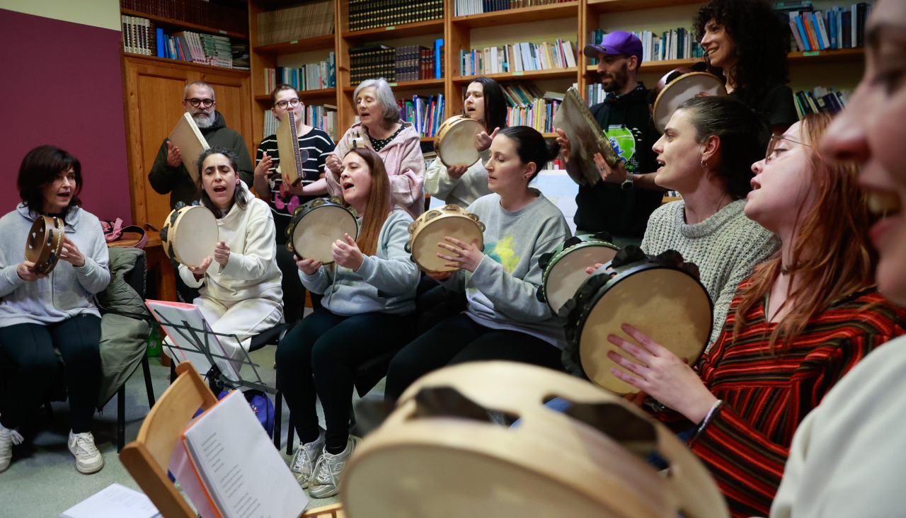 Unha xuntanza de integrantes deste colectivo