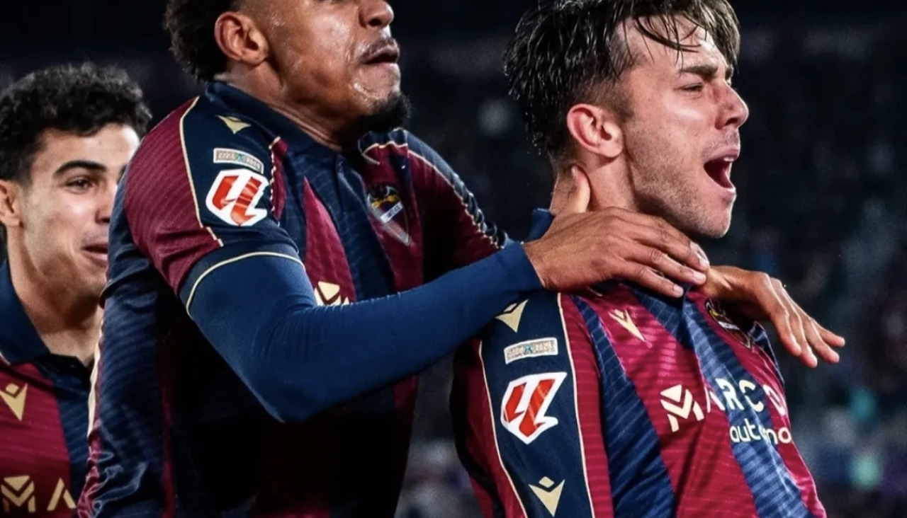 Íker Losada celebra el gol que marcó el sábado en el triunfo ante el Real Oviedo