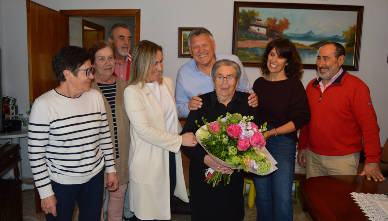 La centenaria Carmen Uhía, durante la celebración de su 102 cumpleaños