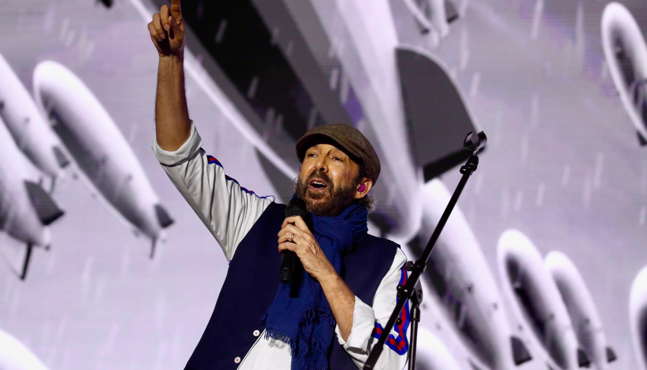 El cantante Juan Luis Guerra, durante el concierto cancelado en Sanxenxo
