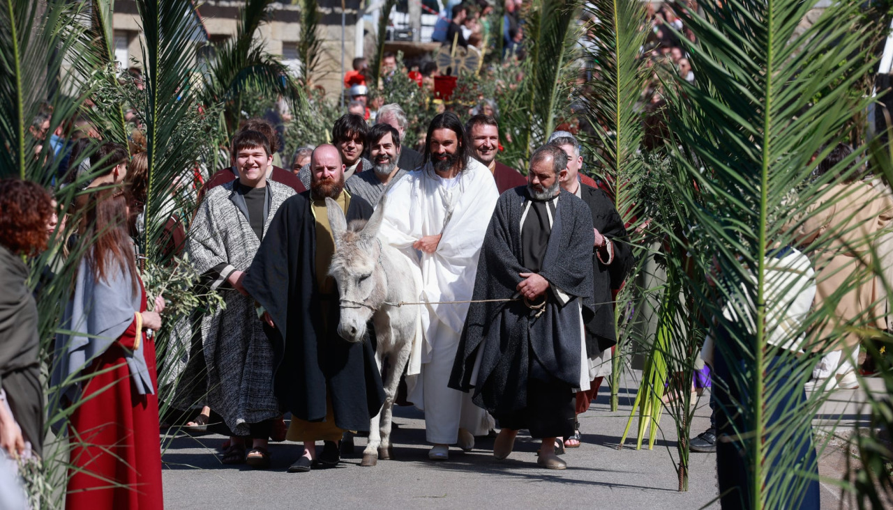 Gabriel Magariños se estrenó como Jesucristo en la primera escenificación de Paradela