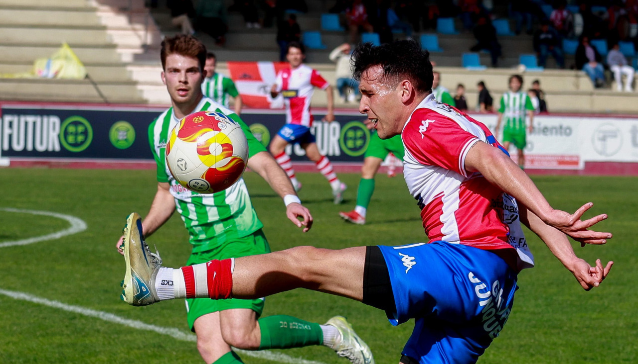 Gonza Fernández confía en que A Lomba se llene para el enfrentamiento ante la UD Somozas, el primero de la nueva semana de tres partidos