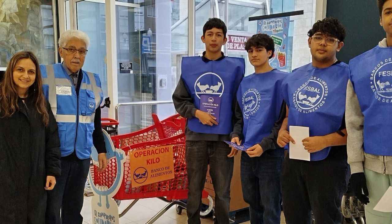 Alumnado del IES Castro Alobre de Vilagarcía que colaboró con la campaña