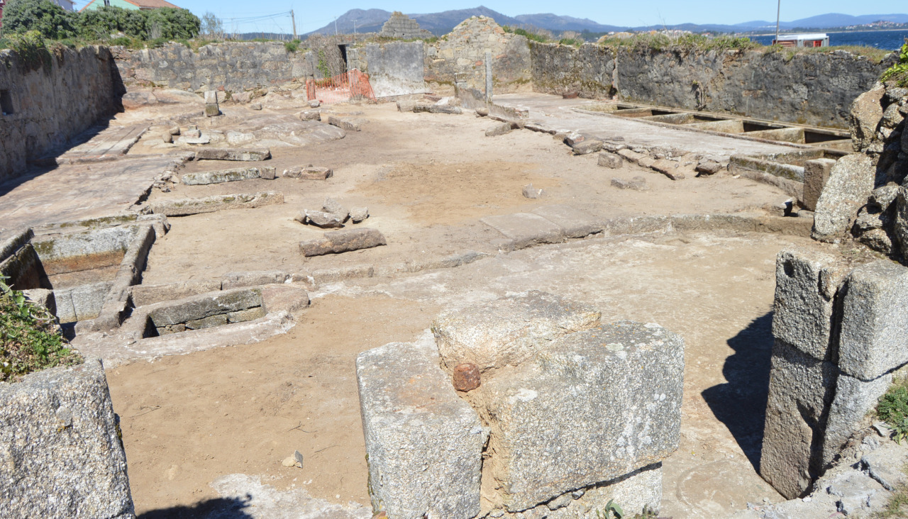 Los trabajos de limpieza arqueológica de la antigua fábrica de salazón de O Touro ya remataron y ahora ya se pueden iniciar las tareas de musealización de la misma