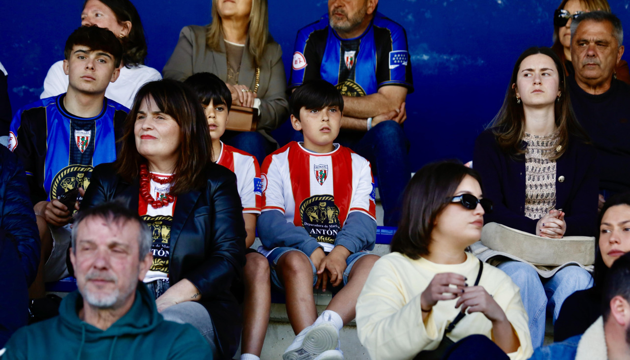 La afición del Céltiga se hizo notar en Barraña y acabó enfadada con el arbitraje