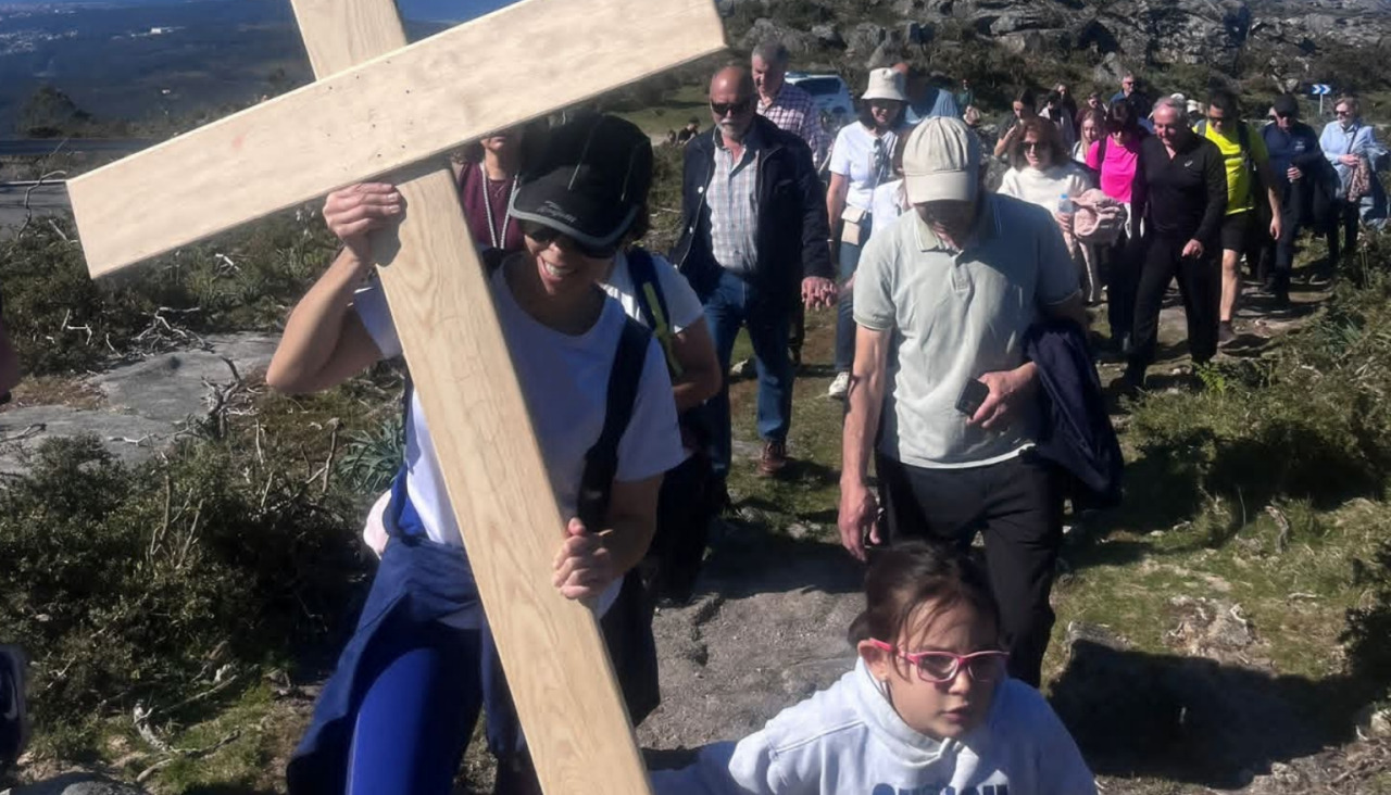 Vía Crucis entre la Santa de Moldes y el Mirador de A Curota