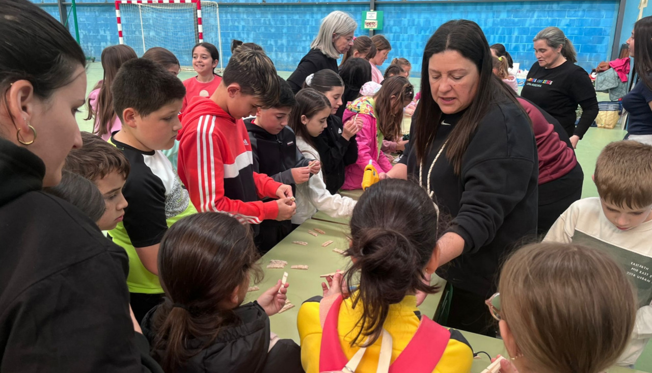 Quedada con Jesús en el pabellón polideportivo de Artes
