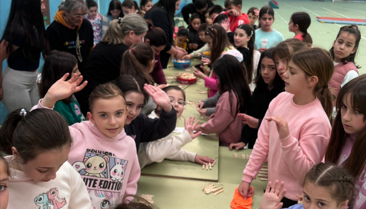Quedada con Jesús en el pabellón polideportivo de Artes