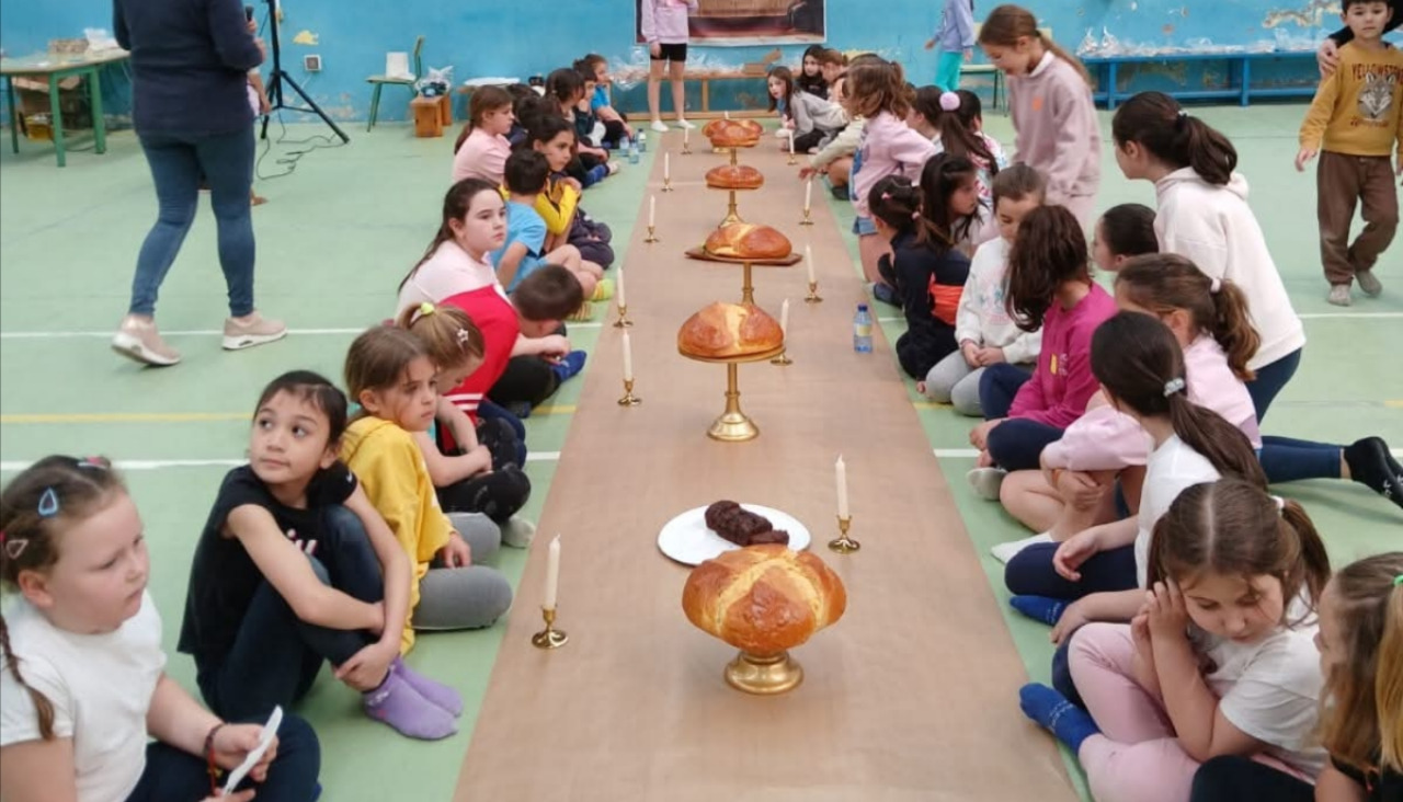 Quedada con Jesús en el pabellón polideportivo de Artes