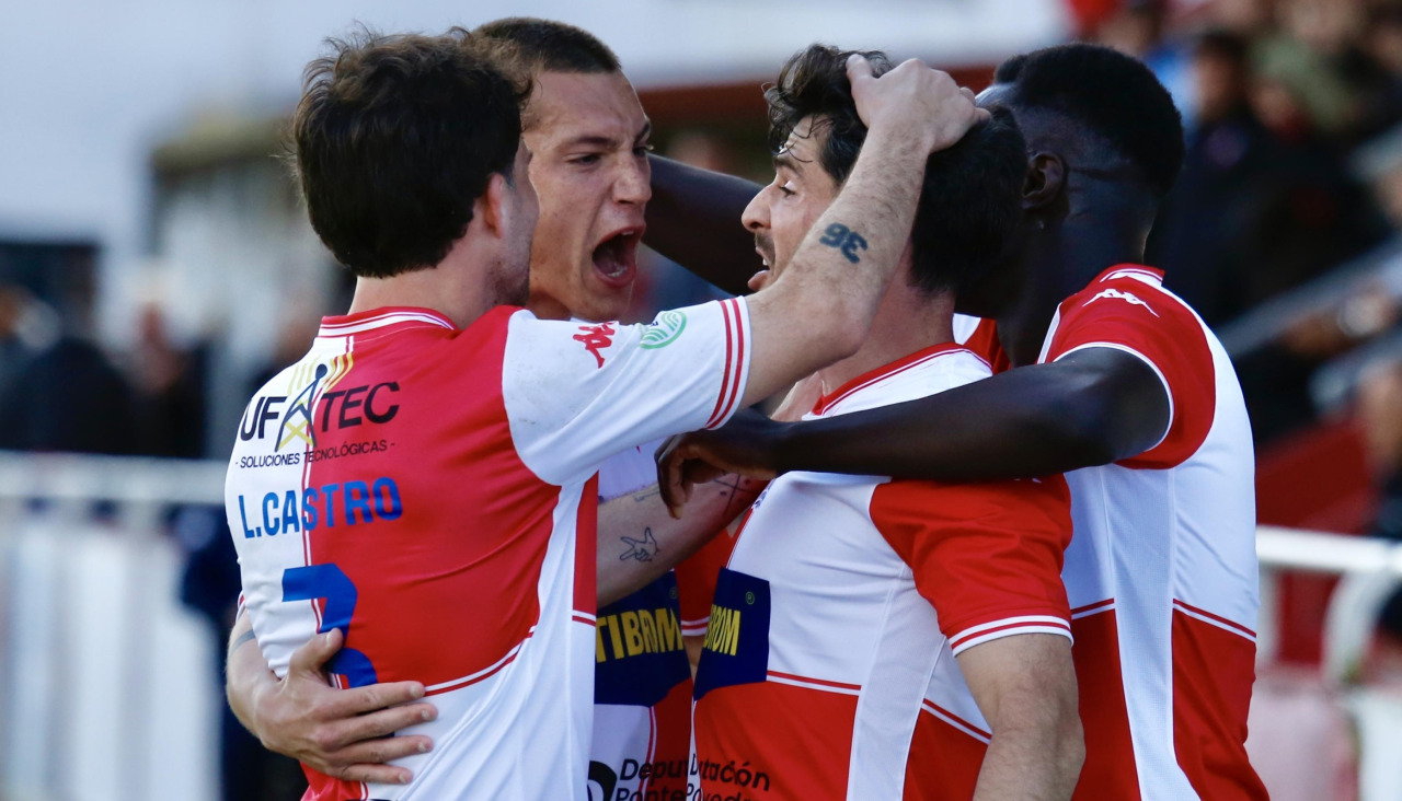 Los jugadores del Arosa tienen la posibildad el domingo de dar un golpe de autoridad en la lucha por el título