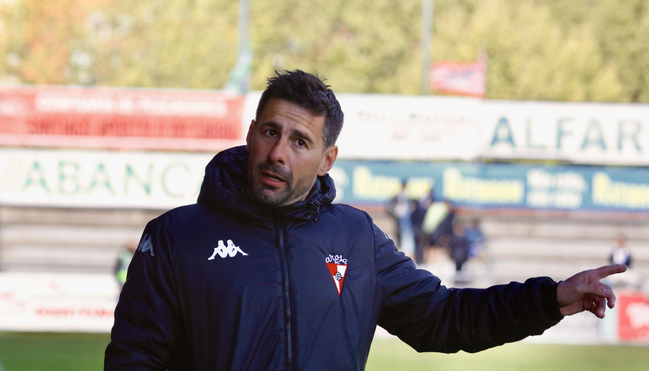 Gonza Fernández espera que la comunión entre público y afición en A Lomba, que ha permitido al Arosa seguir invicto como local, viva mañana un nuevo episodio en el partido más esperado