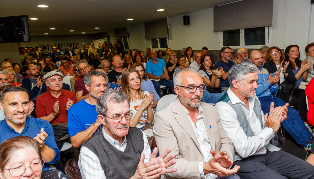 Presentación del libro “Mans que teceron futuro” en Boiro