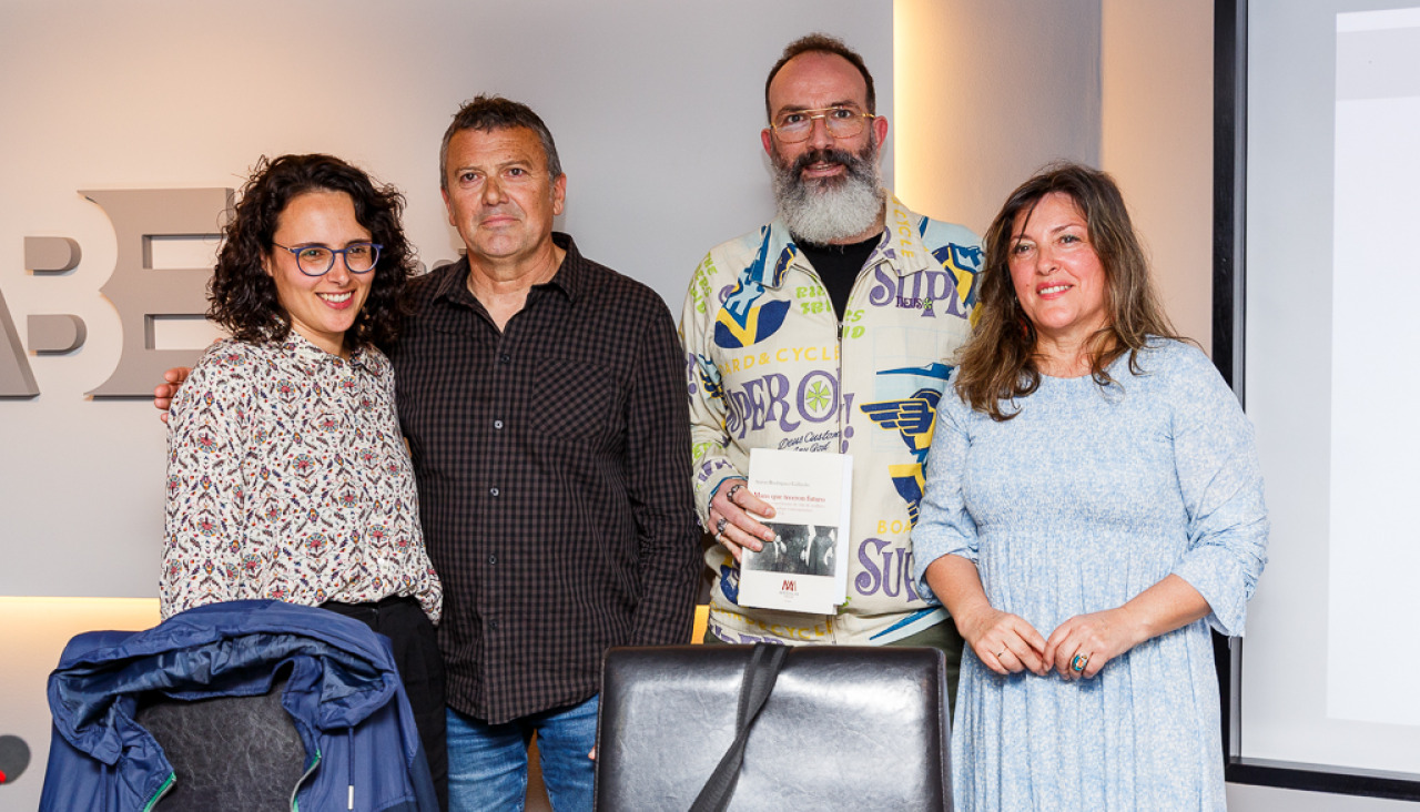 Presentación del libro “Mans que teceron futuro” en Boiro