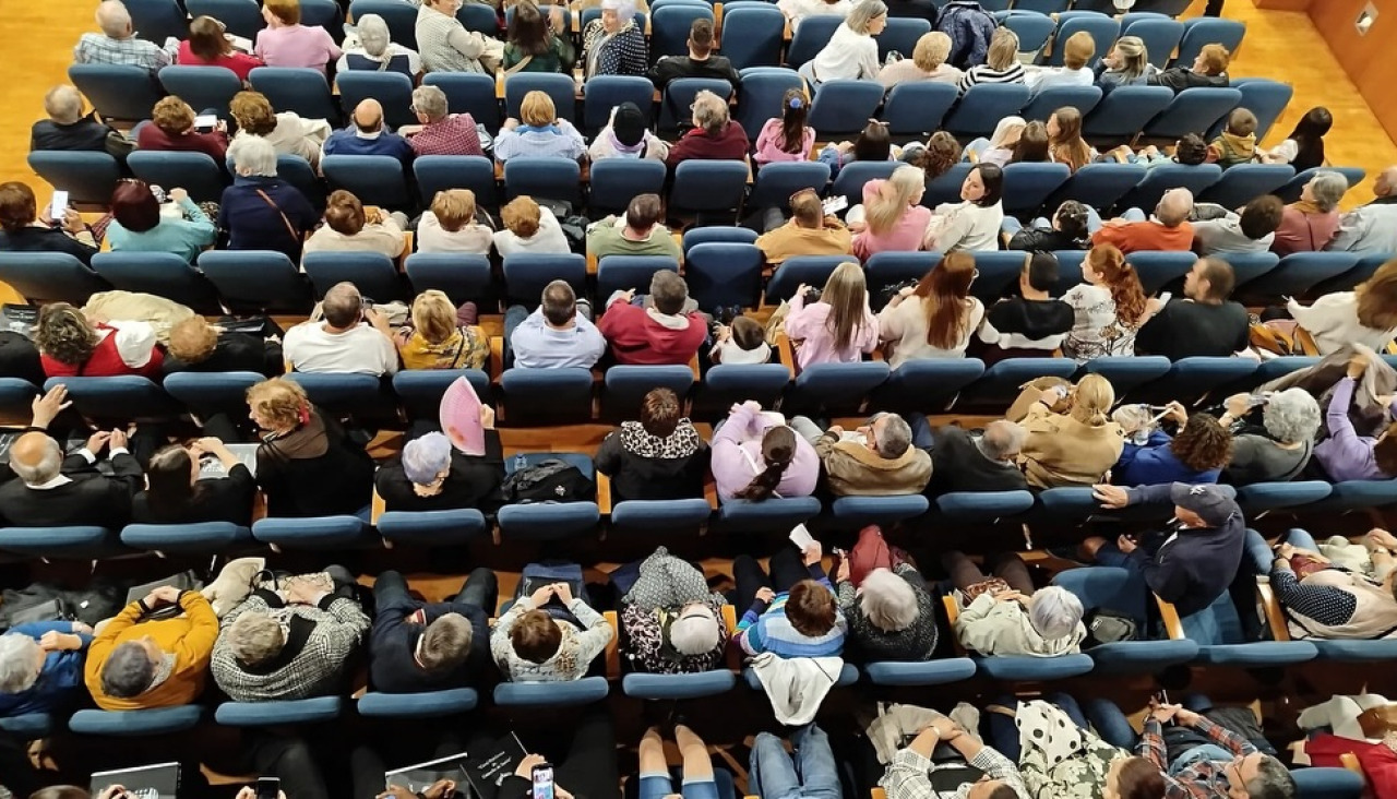 Público asistente a la gala organizada por la Coral de Portonovo