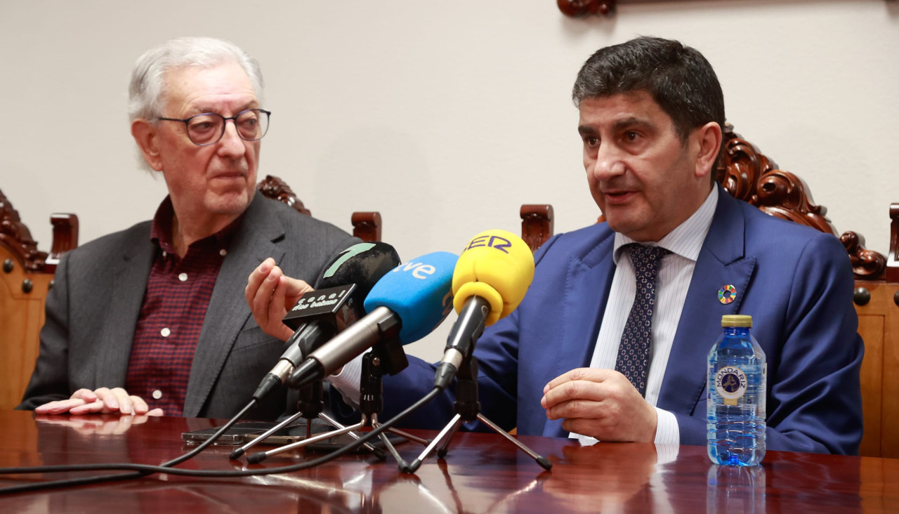 Xosé María Bello Maneiro y Pedro Blanco valoran la apuesta de Transportes por llevar el tren a Valga