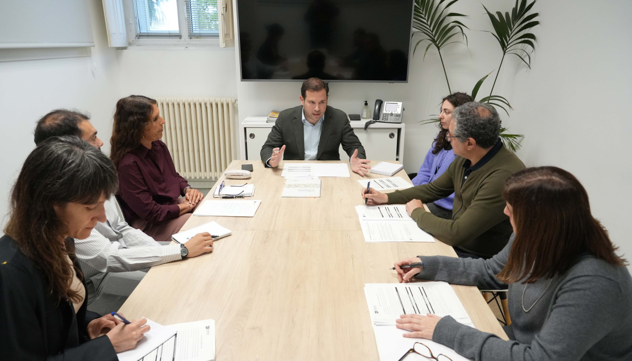 La Mesa de Emprego Xuvenil fue presidida por el diputado Jorge Cubela