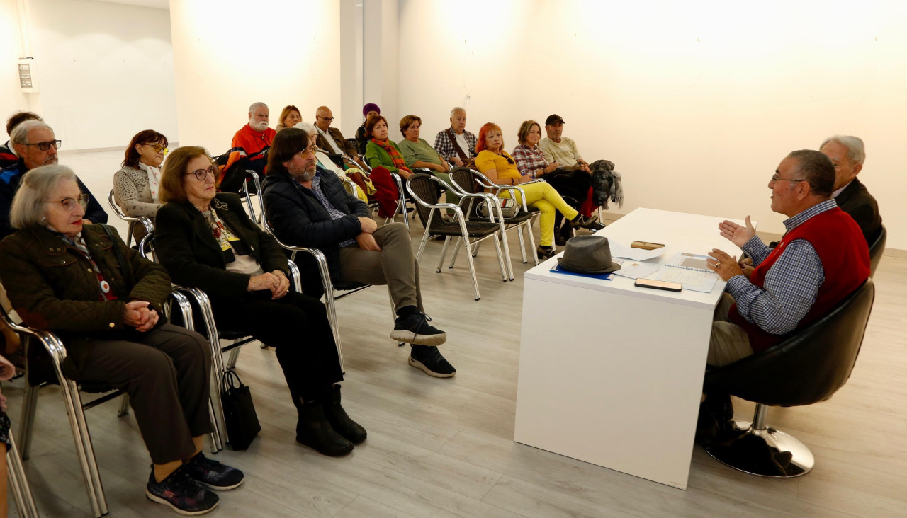 Participantes en una actividad organizada por la Mesa das Verbas