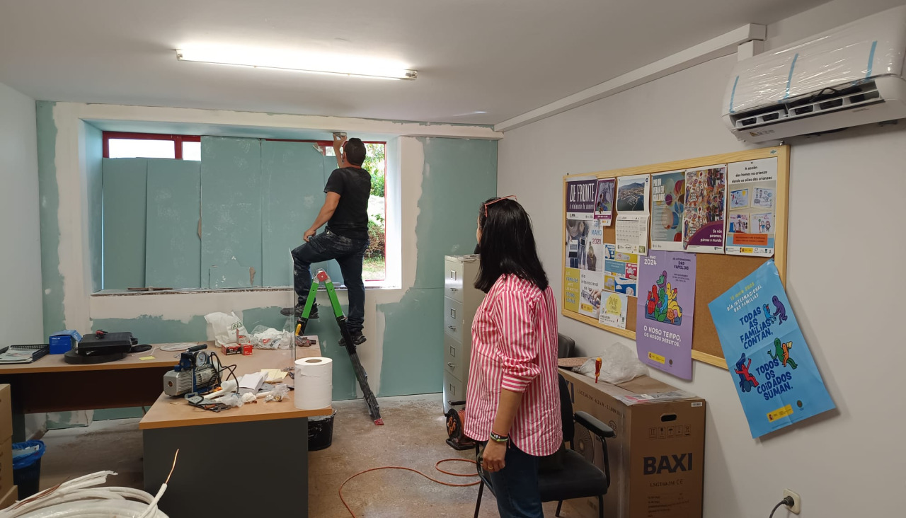 Obras en el edificio de Servicios Sociales de Rianxo