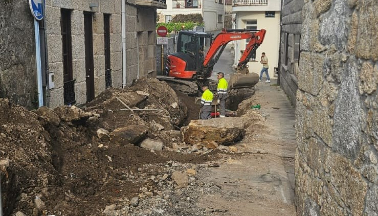 Imagen de los trabajos de humanización en una de las calles de O Grove