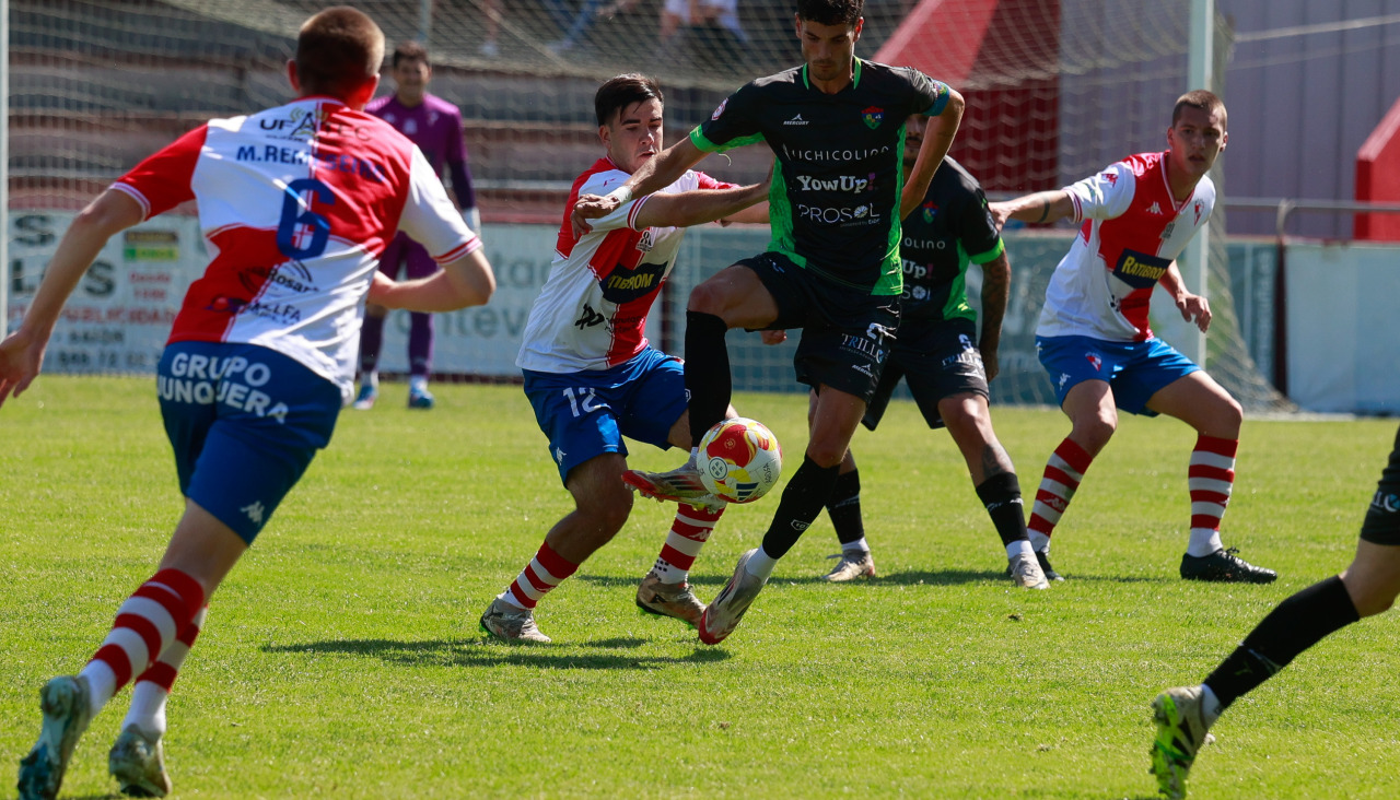 Las imágenes del partido que enfrentó al Arosa contra el Boiro