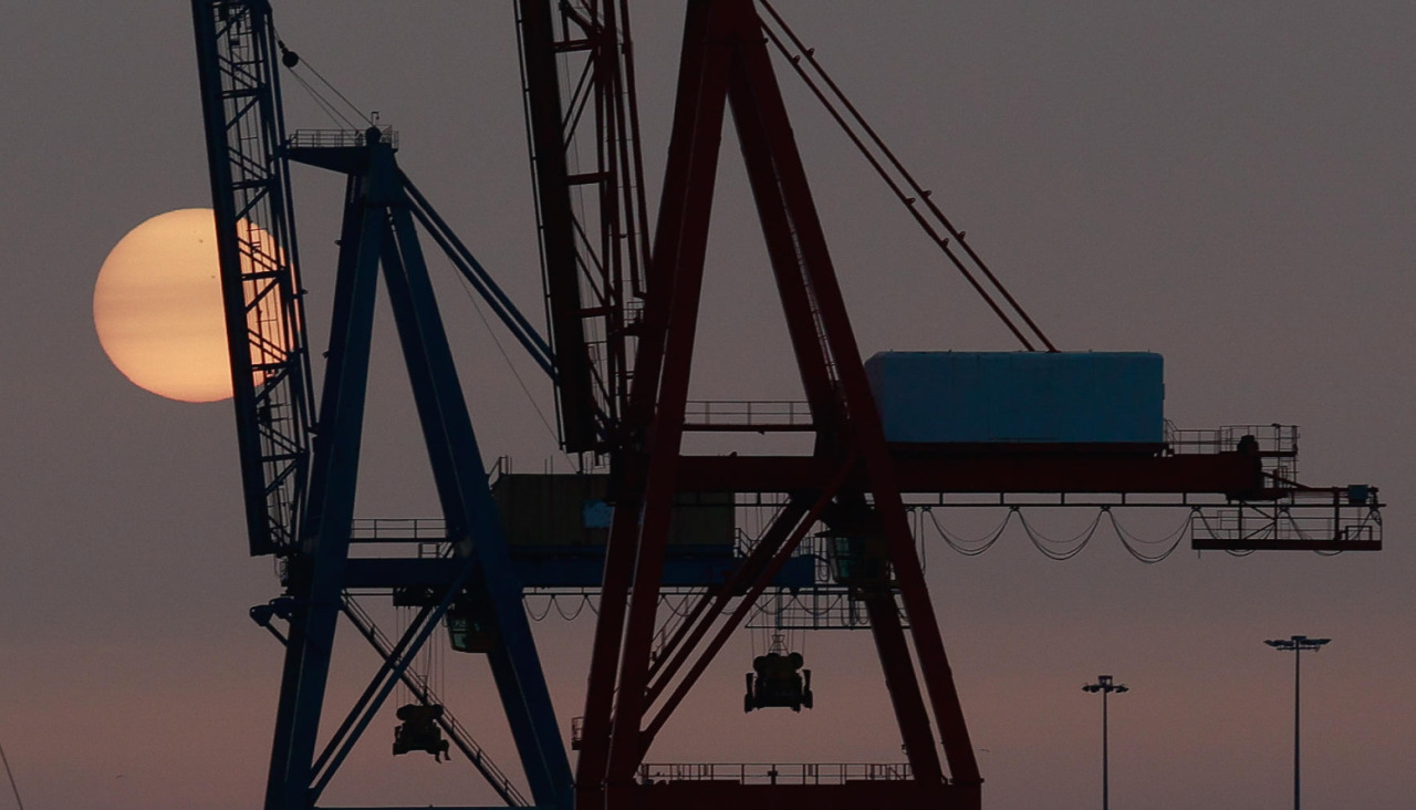 Solpor Puesta de Sol Grúas puerto porto gruas vilagarcía de arousa muelle contenedores