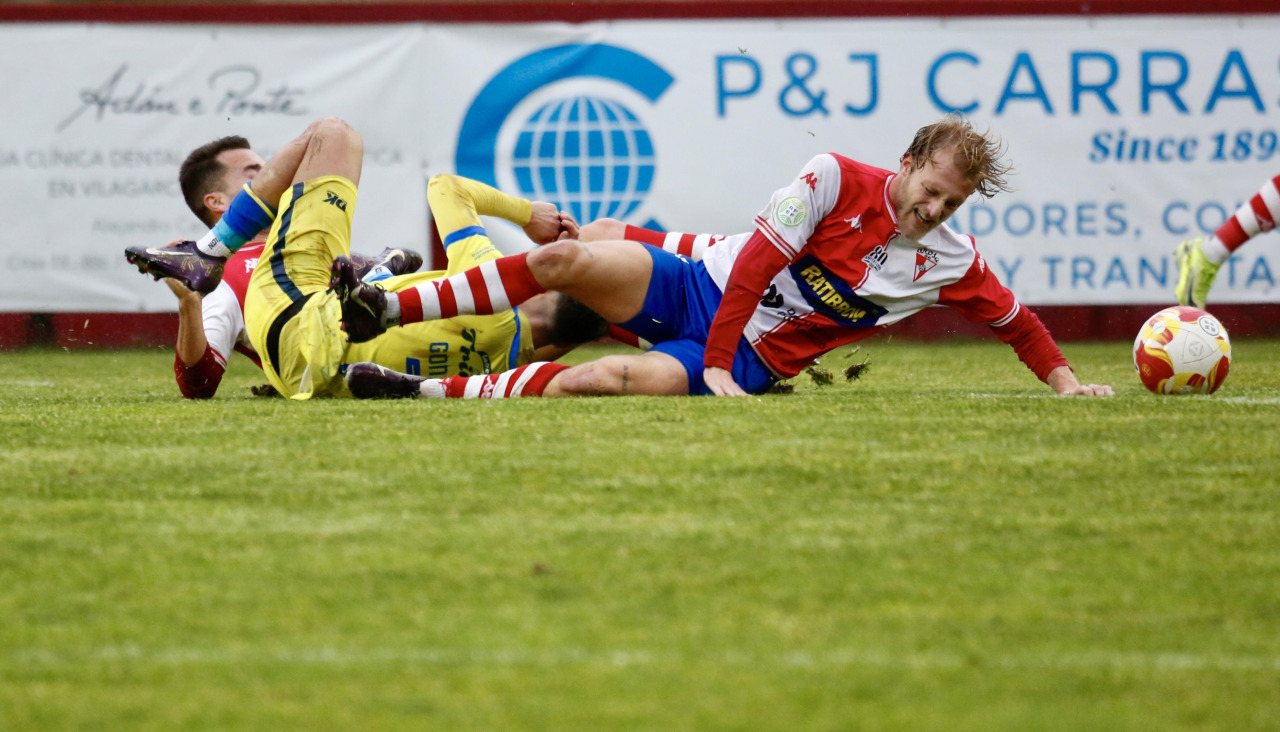 Arosa y Cambados se enfrentarán en un derbi de realidades opuestas y en el que ambos pueden cambiar de categoría